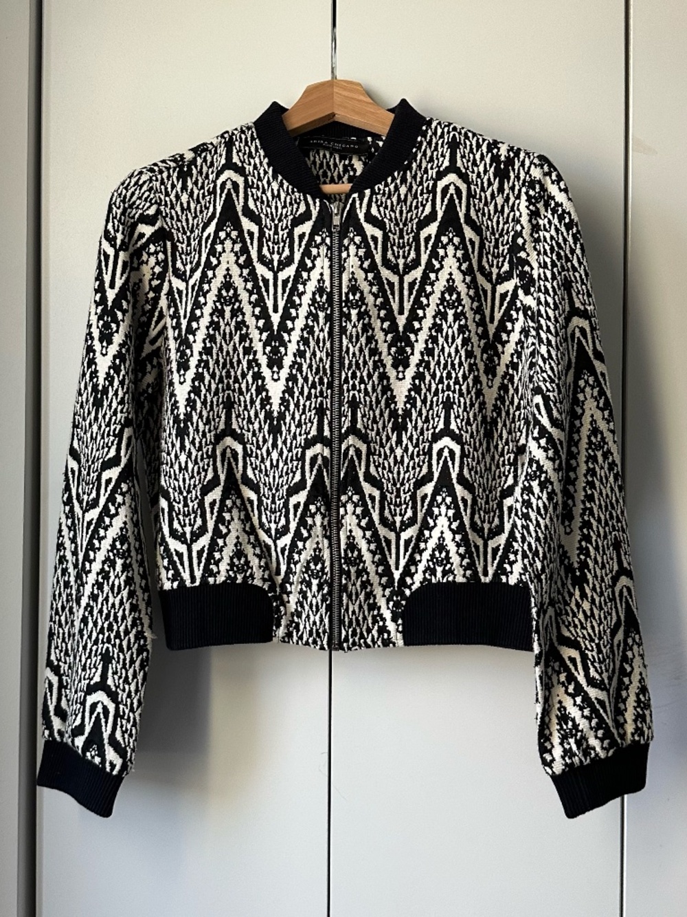 Akira Chicago Black Label Geometric Knit Bomber Jacket Crop Zip Up Black White L